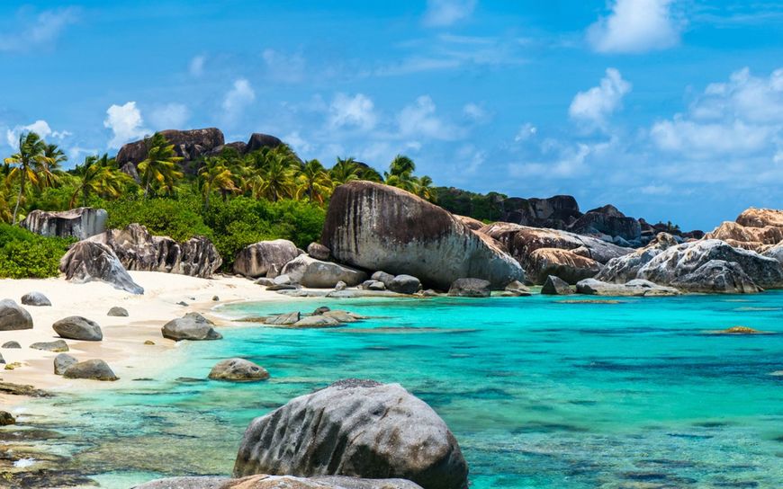 5 Reasons to Charter A Yacht in the Caribbean This Winter Season