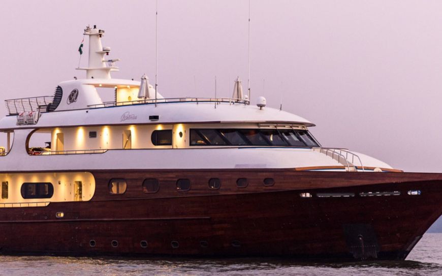 ASHENA: Available for winter in the Maldives!