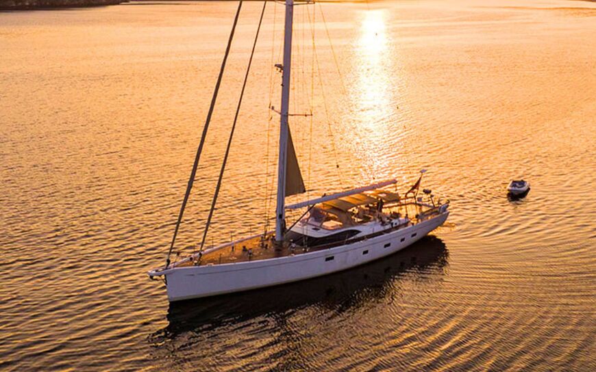 Oyster 825 CHAMPAGNE HIPPY : New Toys On Board! 