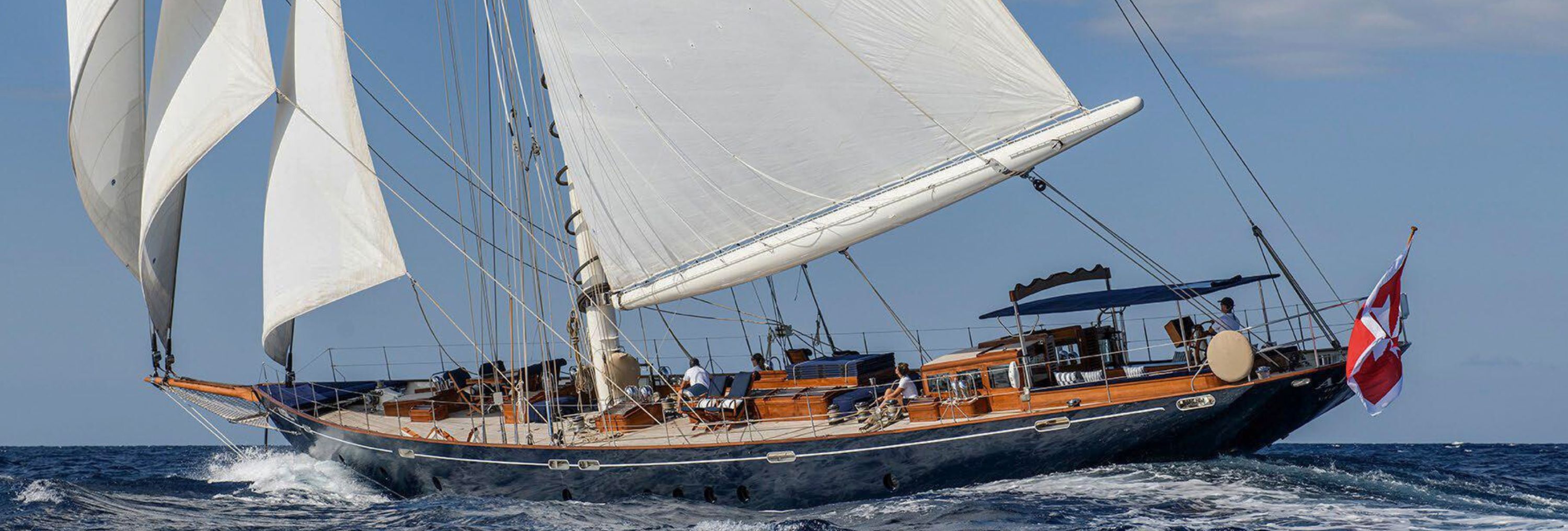 DARK STAR OF LONDON: A Sailing Icon for Your Summer