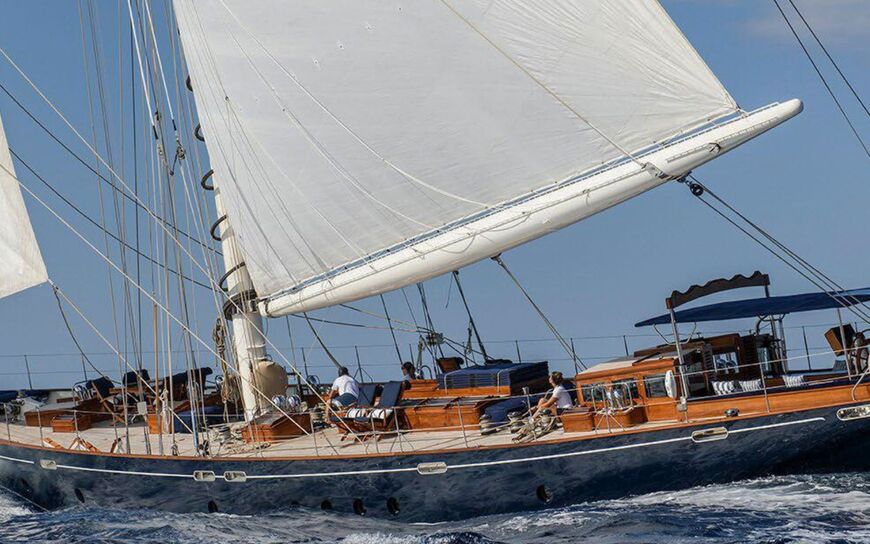 DARK STAR OF LONDON: A Sailing Icon for Your Summer