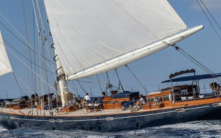 DARK STAR OF LONDON: A Sailing Icon for Your Summer