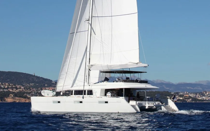 LADY M: price reduction on this Lagoon 620
