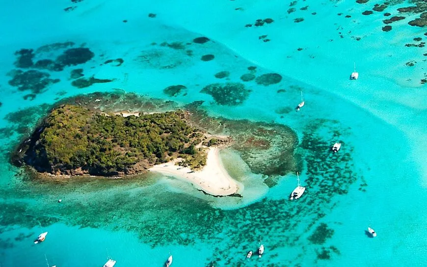 LADY ROSÉ: Escape to the Grenadines!
