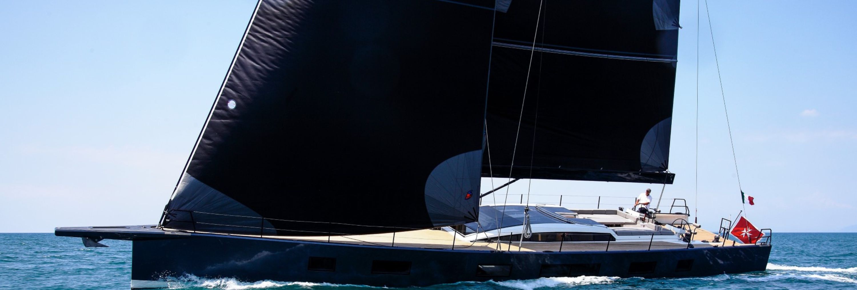 LUCE GUIDA : Available for Les Voiles de St Tropez