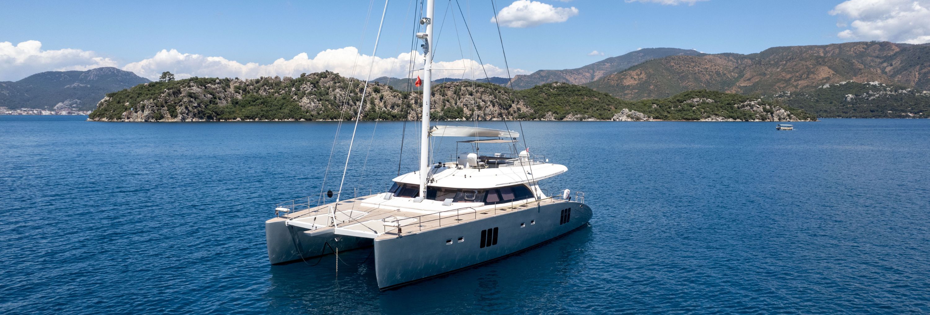 SEAZEN II : New Central Agency Catamaran