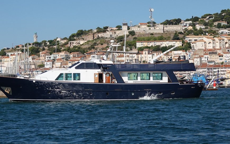AFRICA QUEEN : Available for sale