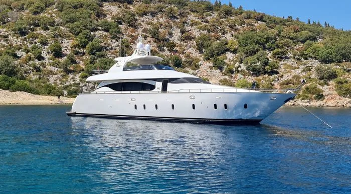 ISKRATEA, an elegant Maiora 23S flybridge for sale