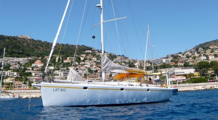 THE CAT – 52ft ULDB: A High-Performance Offshore Sailing Yacht by Jacques Fauroux