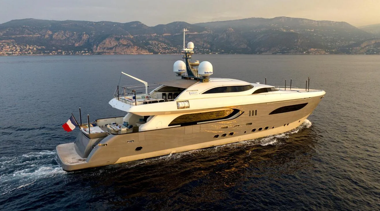 GEMS II — Motor Yacht 40,50 m (2)