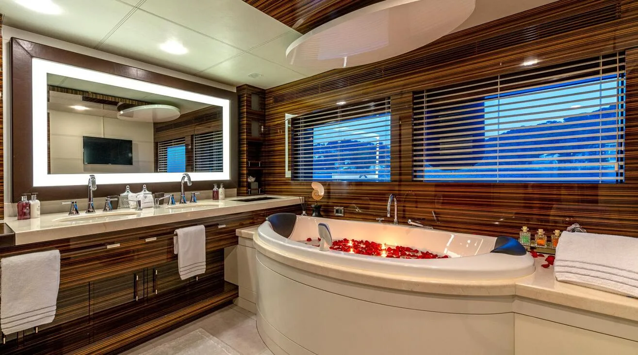 GEMS II — Motor Yacht 40,50 m (13)