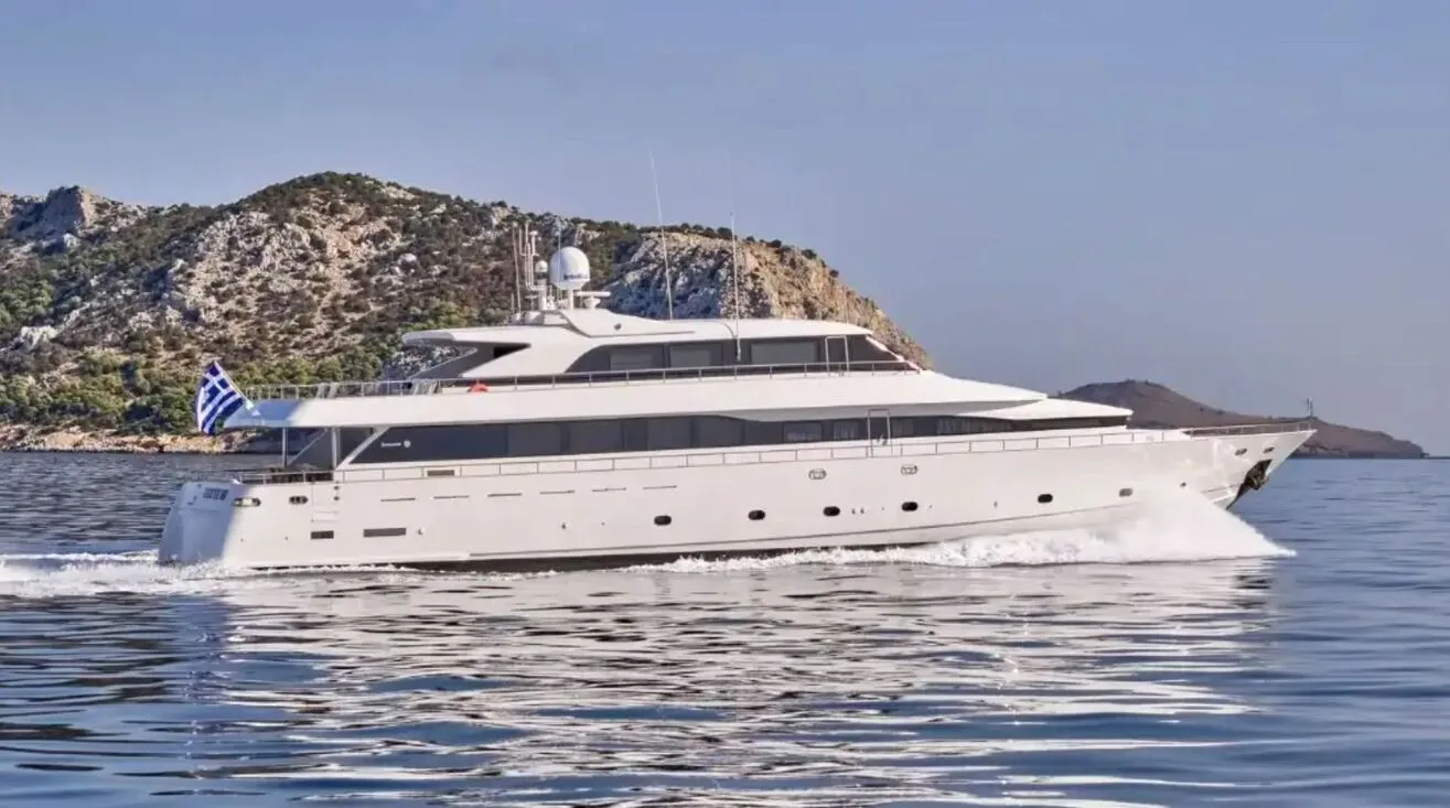 LET IT BE — Motor Yacht 35,97 m (5)
