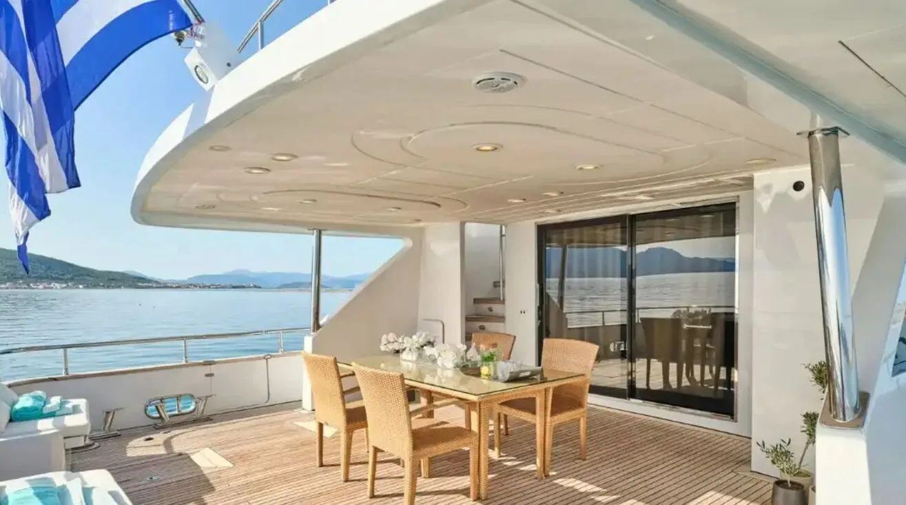 LET IT BE — Motor Yacht 35,97 m (6)
