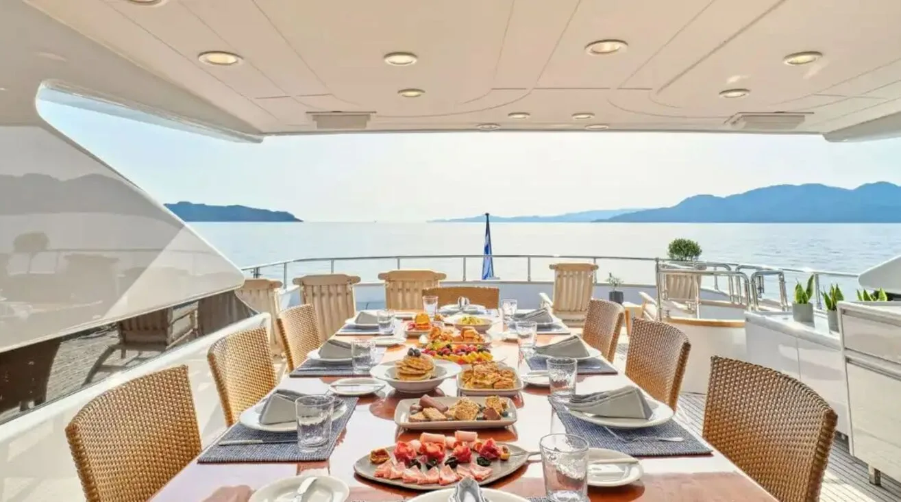 LET IT BE — Motor Yacht 35,97 m (8)
