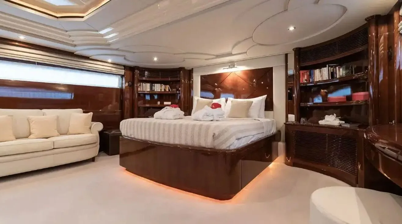 LET IT BE — Motor Yacht 35,97 m (14)