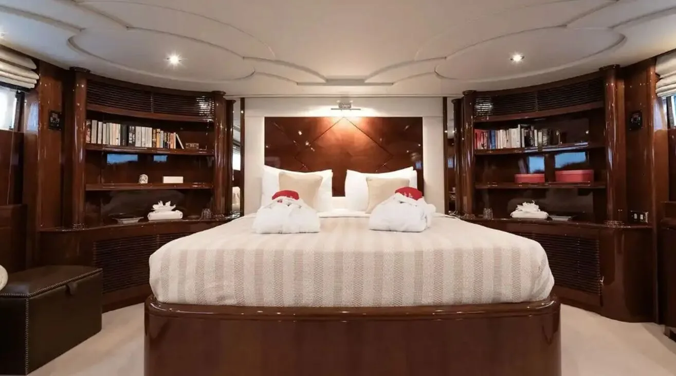 LET IT BE — Motor Yacht 35,97 m (15)