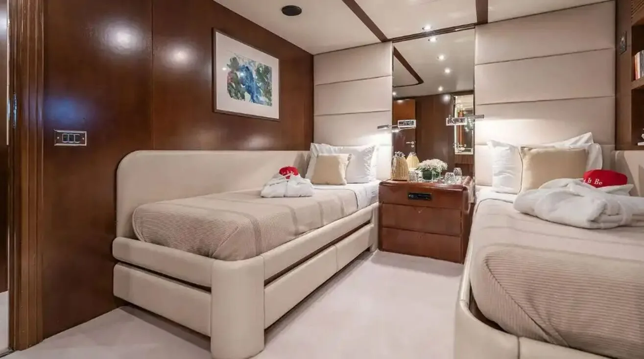 LET IT BE — Motor Yacht 35,97 m (18)