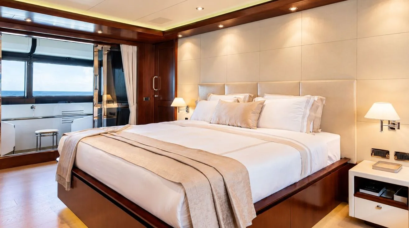 PALATIAL — Motor Yacht 43,00 m (11)