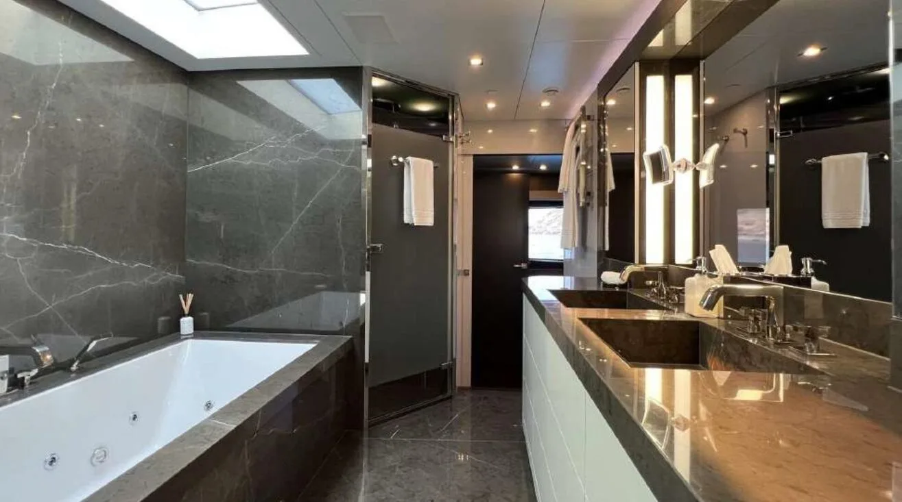 SMOOTH OPERATOR — Motor Yacht 39,00 m (11)